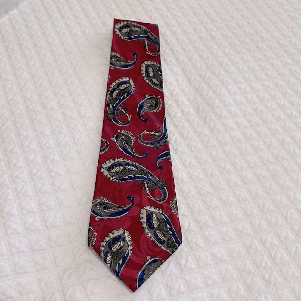 Oscar de la Renta Couture Collection Red Blue and Green Paisley Design Tie